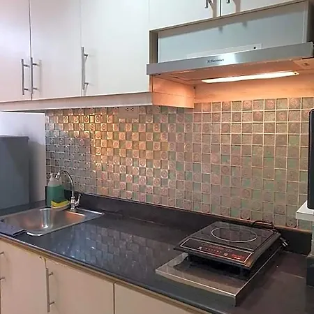 Vangie\'S Place At Sea Residences